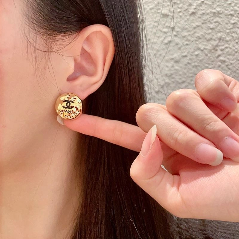 Lightweight Chanel Earrings 227941