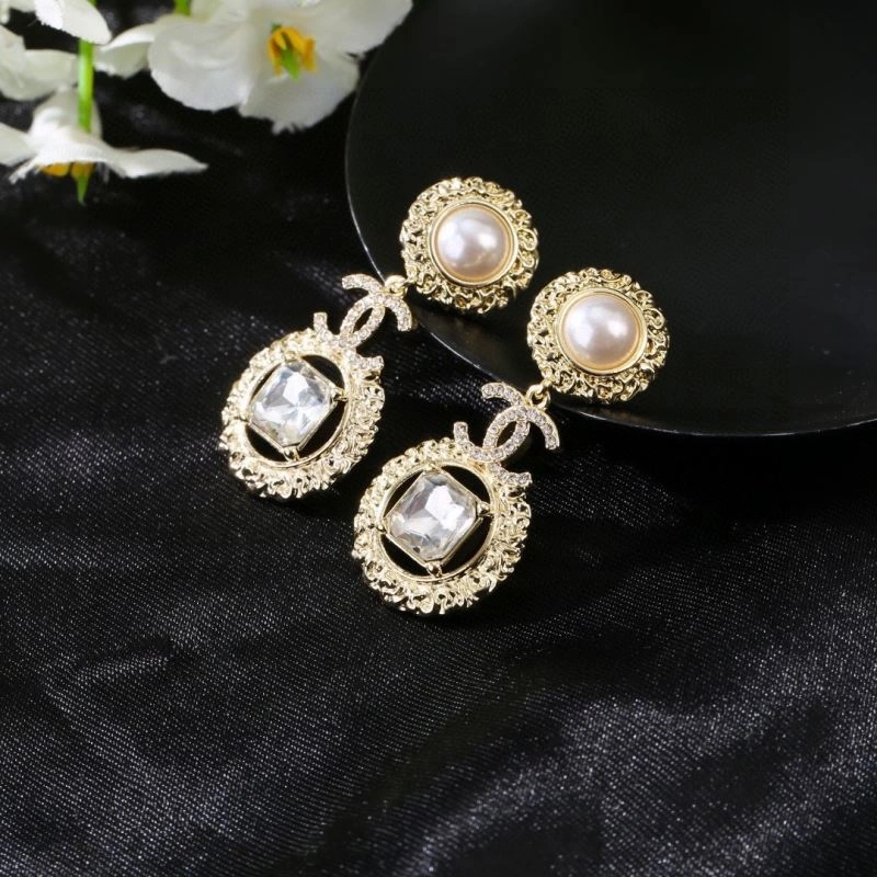 Elegant Chanel Earrings 227845