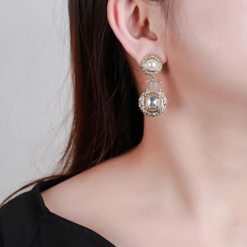Elegant Chanel Earrings 227845