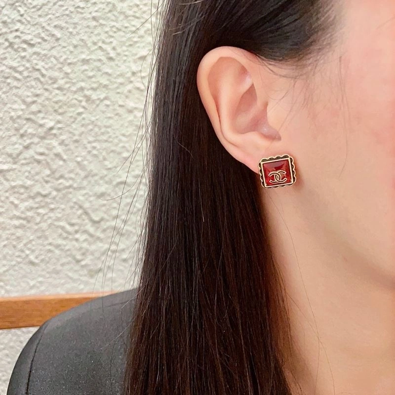 Snug Chanel Earrings 227750