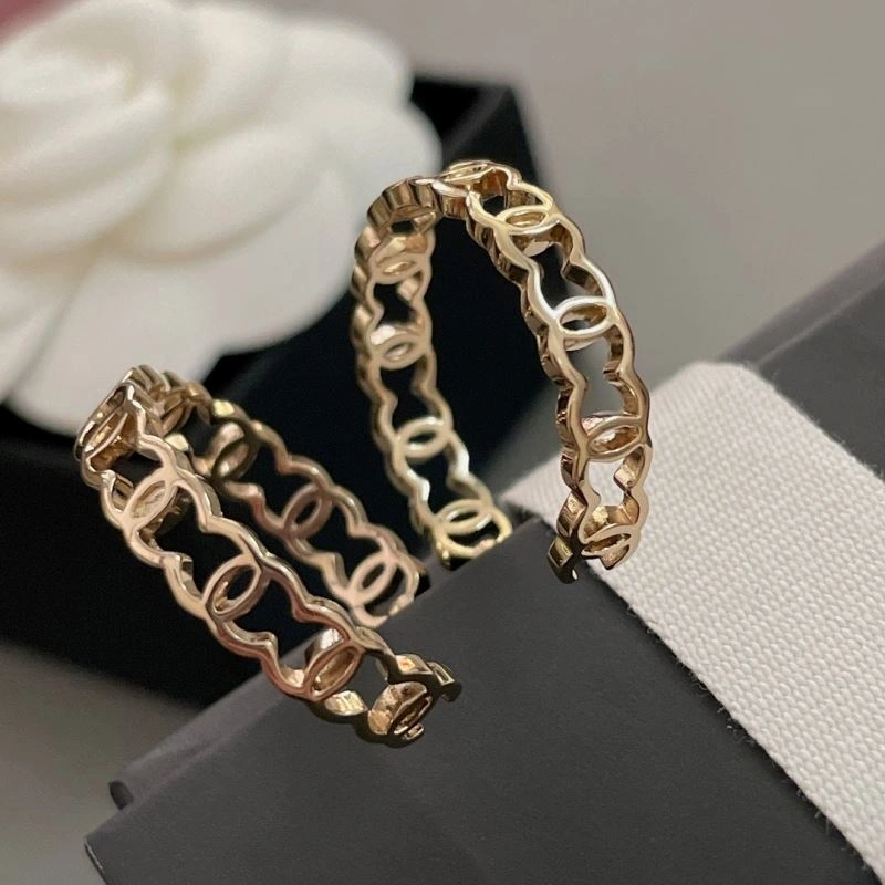 HighPerformance Chanel Earrings 227713