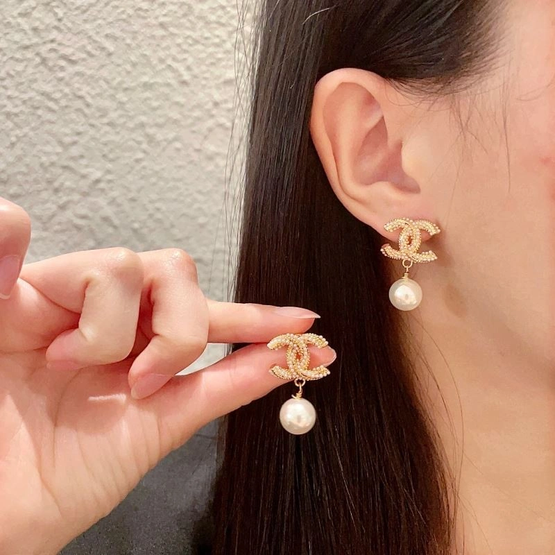 Sophisticated Chanel Earrings 227676
