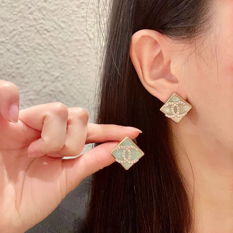 Chanel Earrings Versatile 227675