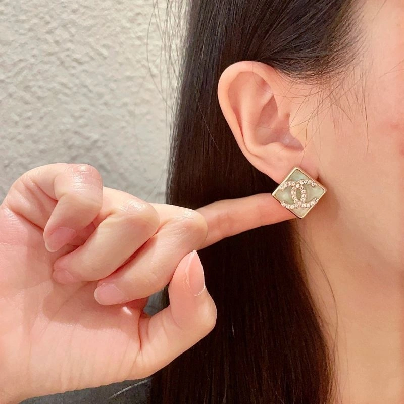 Chanel Earrings Versatile 227675