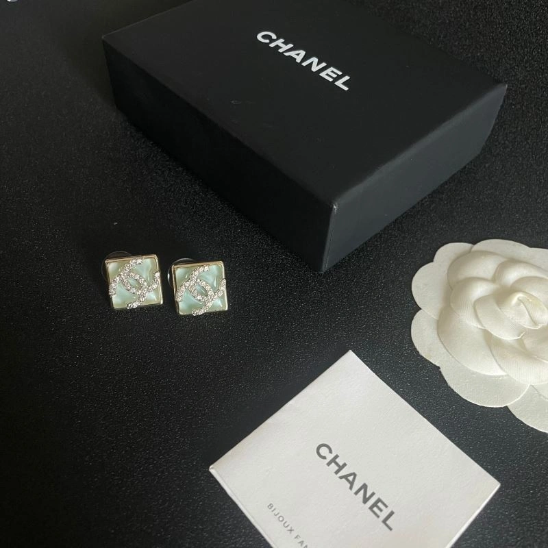 Chanel Earrings Versatile 227675