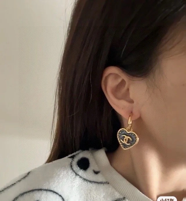 HighPerformance Chanel Earrings 227540