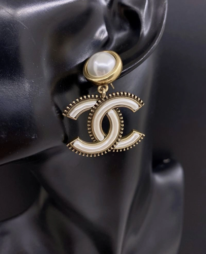Trendsetting Chanel Earrings 227418