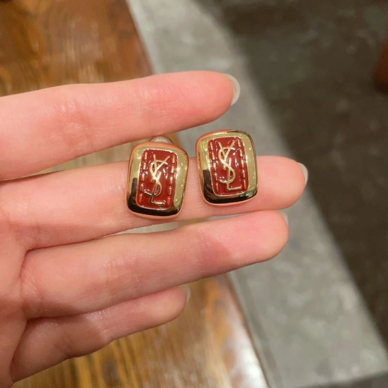 Elegant Chanel Earrings 227415