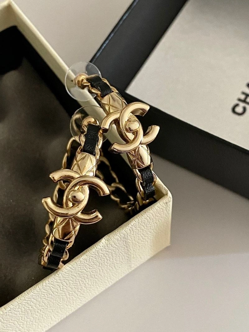 Comfortable Chanel Earrings 227321