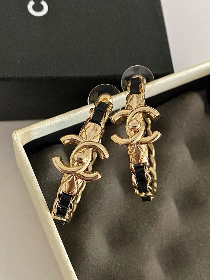 Comfortable Chanel Earrings 227321