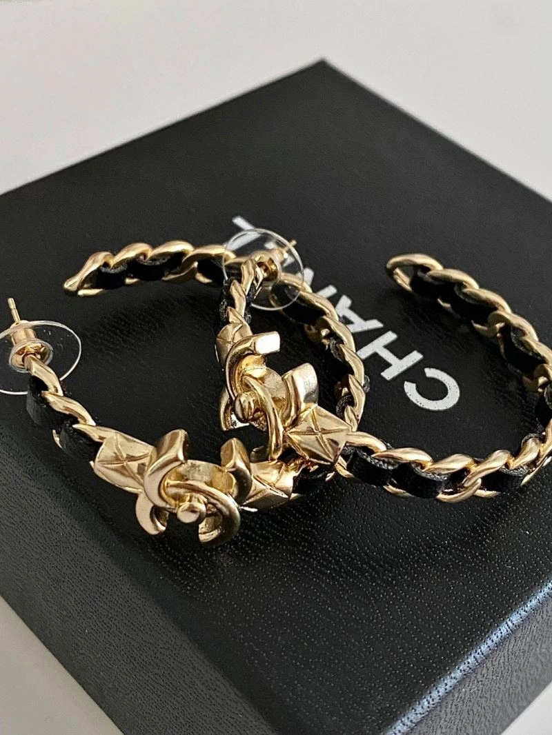 Comfortable Chanel Earrings 227321