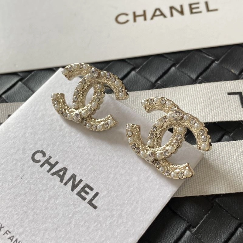Comfortable Chanel Earrings 227148