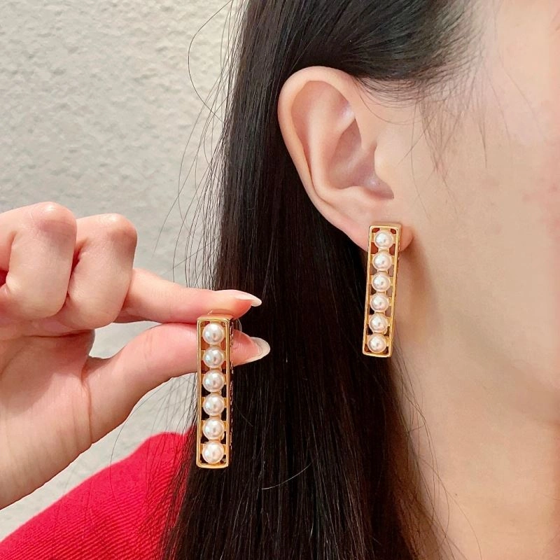 Lightweight Chanel Earrings 227138