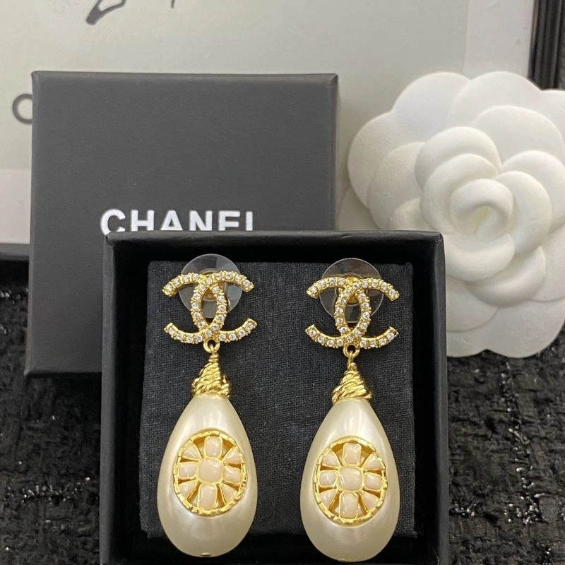 Refined Chanel Earrings 227083
