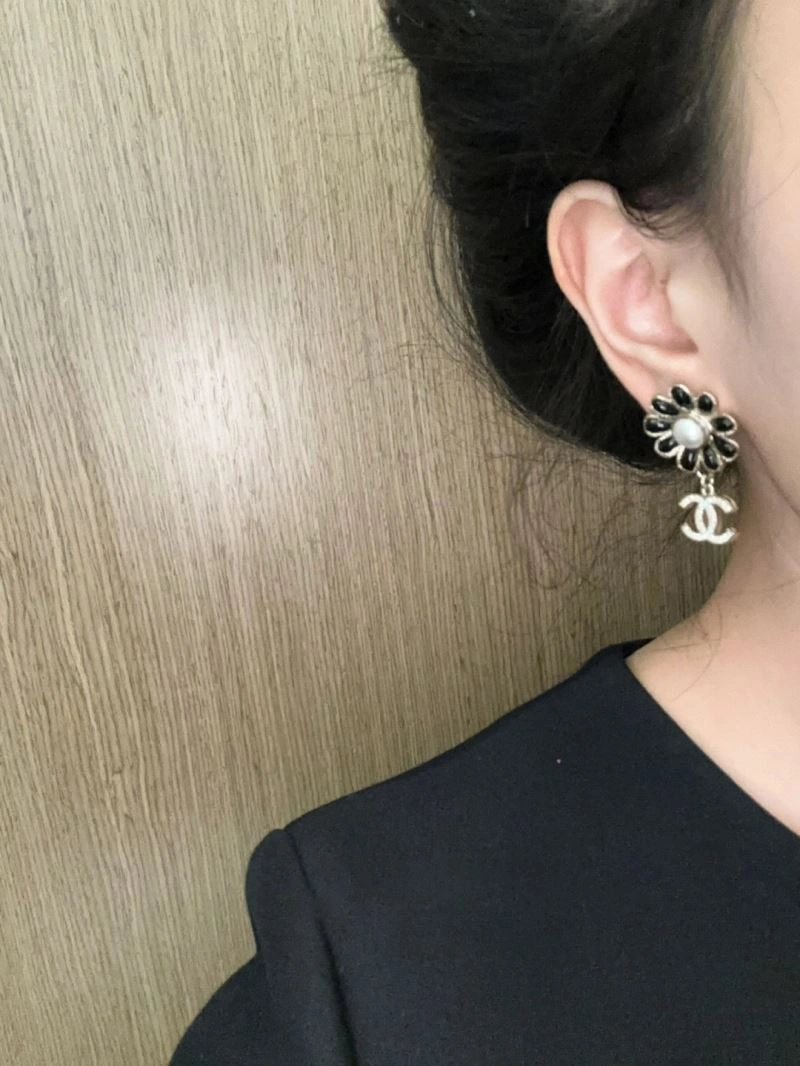 FashionForward Chanel Earrings 226309