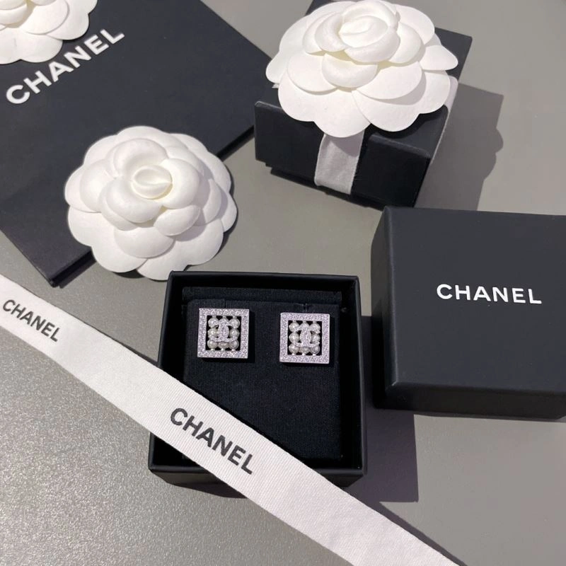 Trendsetting Chanel Earrings 226284