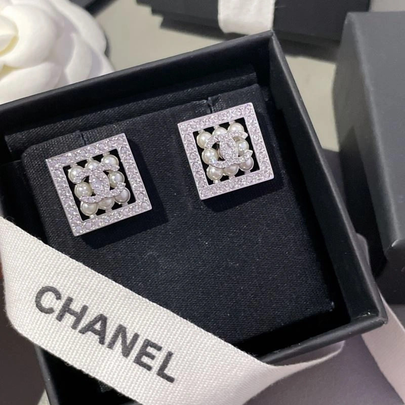 Trendsetting Chanel Earrings 226284