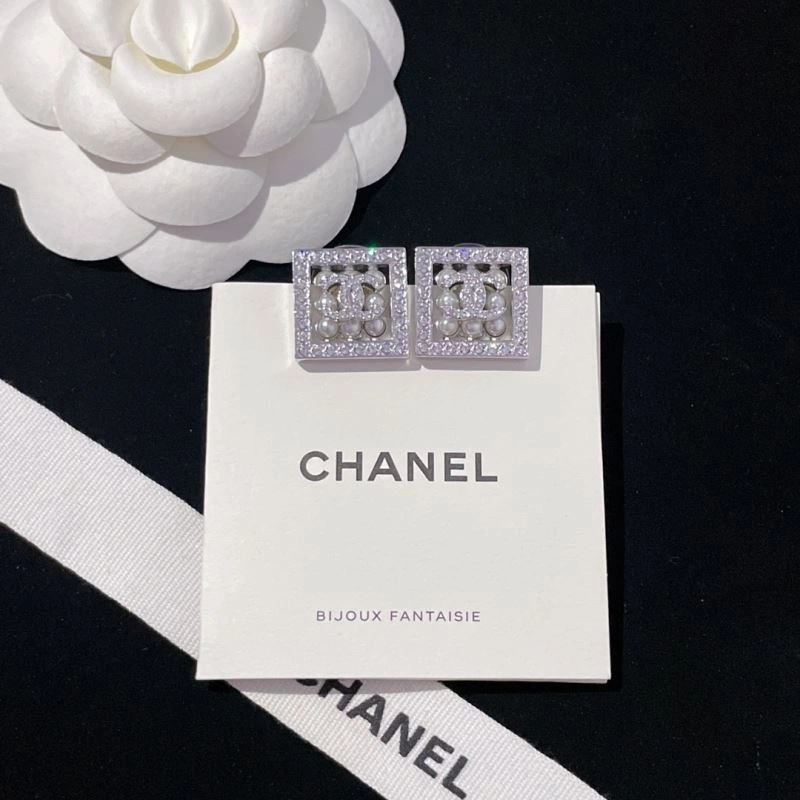Trendsetting Chanel Earrings 226284