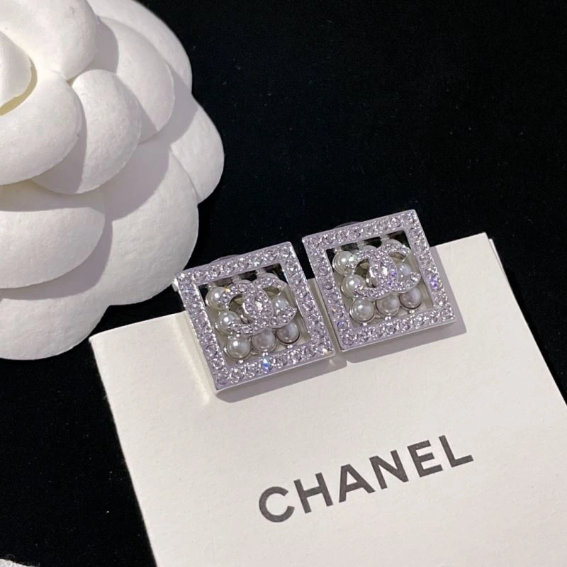 Trendsetting Chanel Earrings 226284