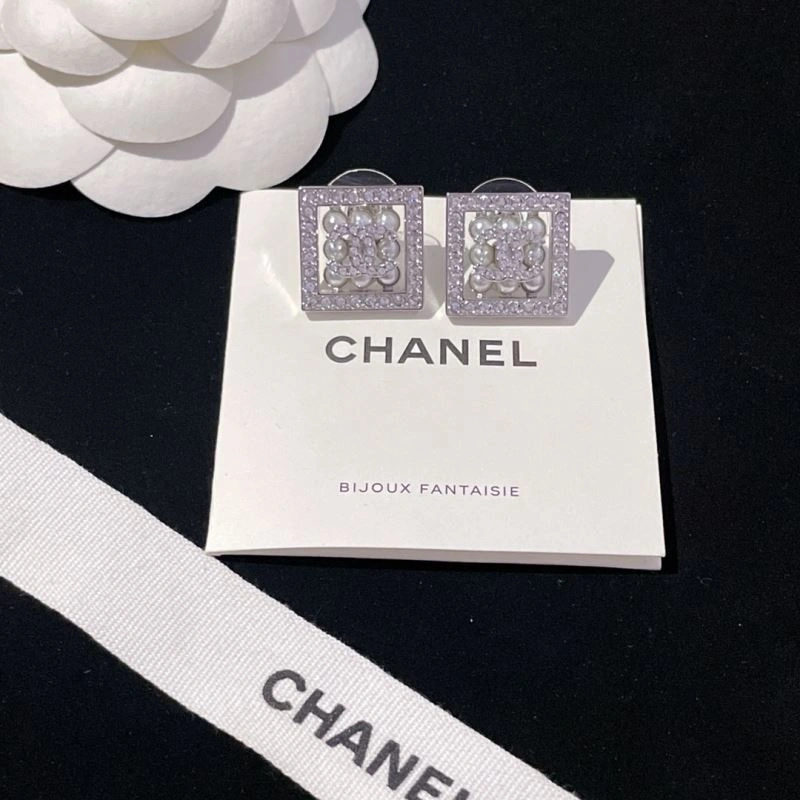 Trendsetting Chanel Earrings 226284