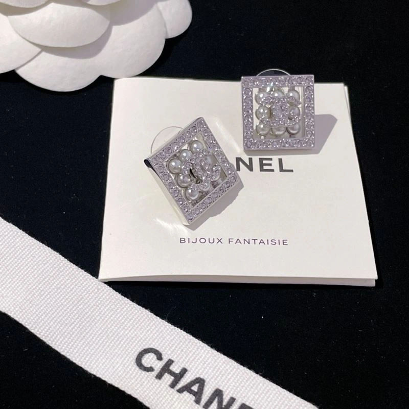 Trendsetting Chanel Earrings 226284
