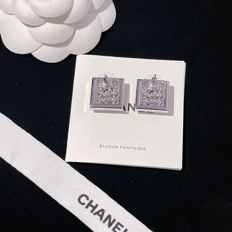 Trendsetting Chanel Earrings 226284