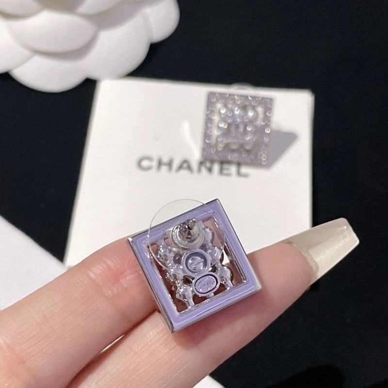 Trendsetting Chanel Earrings 226284