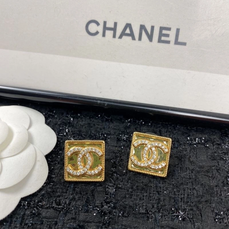 Chanel Earrings Versatile 226315
