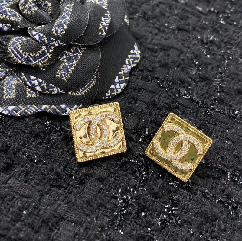 Chanel Earrings Versatile 226315
