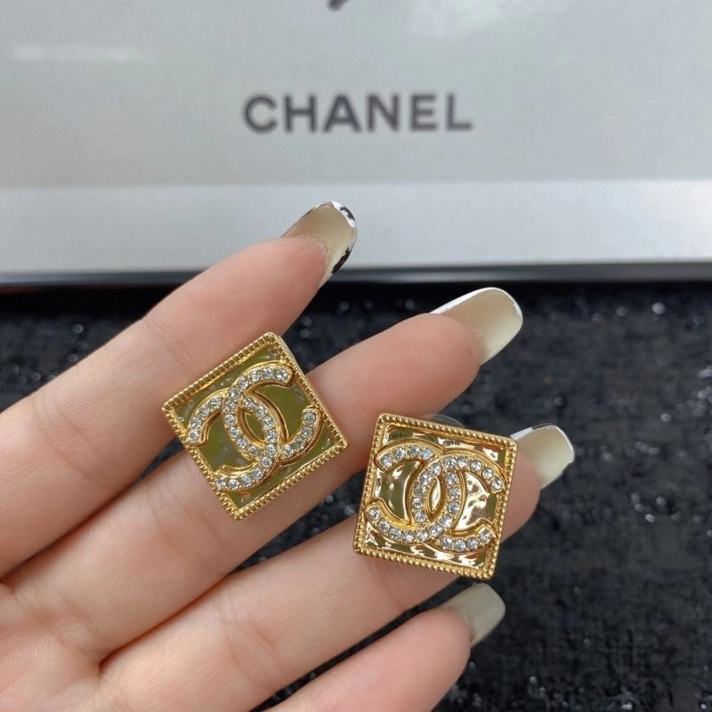 Chanel Earrings Versatile 226315