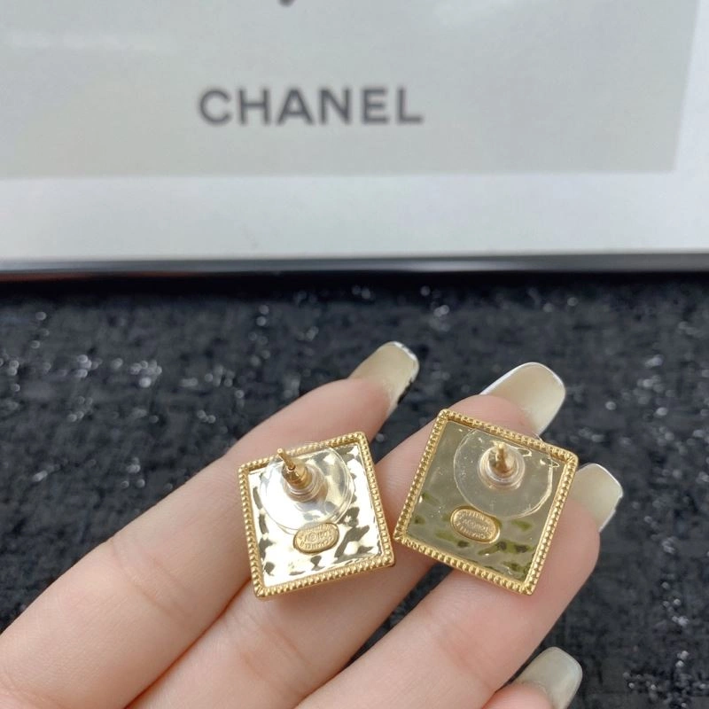 Chanel Earrings Versatile 226315