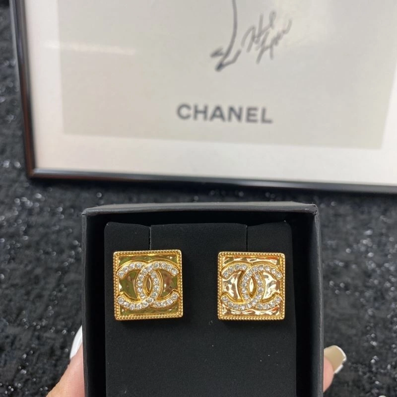 Chanel Earrings Versatile 226315