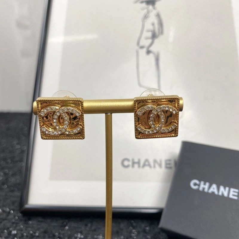 Chanel Earrings Versatile 226315