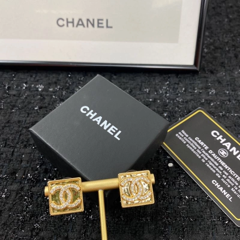 Chanel Earrings Versatile 226315