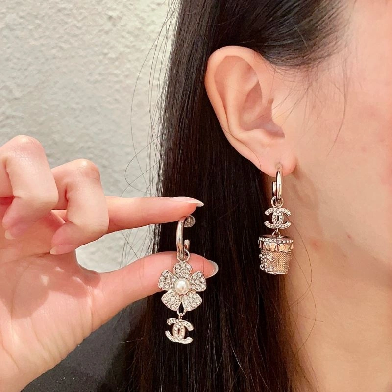 Supportive Chanel Earrings 226190