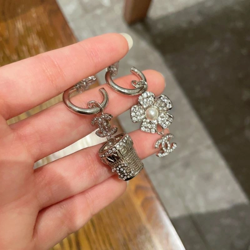 Supportive Chanel Earrings 226190