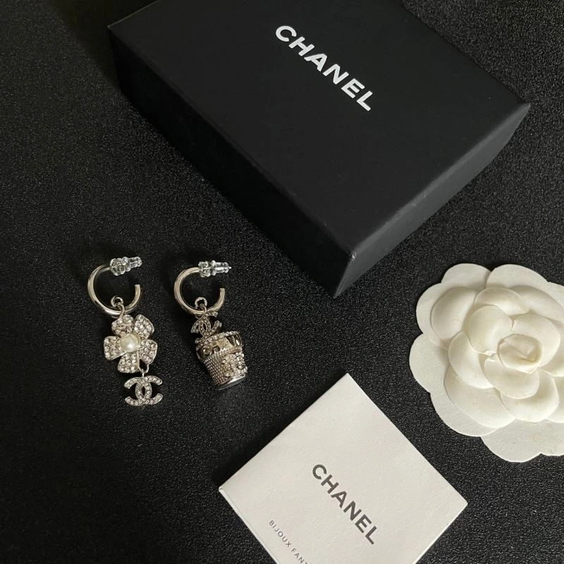 Supportive Chanel Earrings 226190