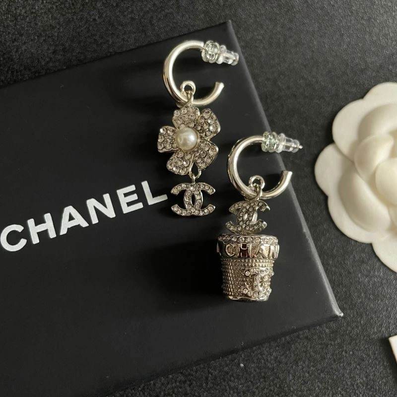 Supportive Chanel Earrings 226190
