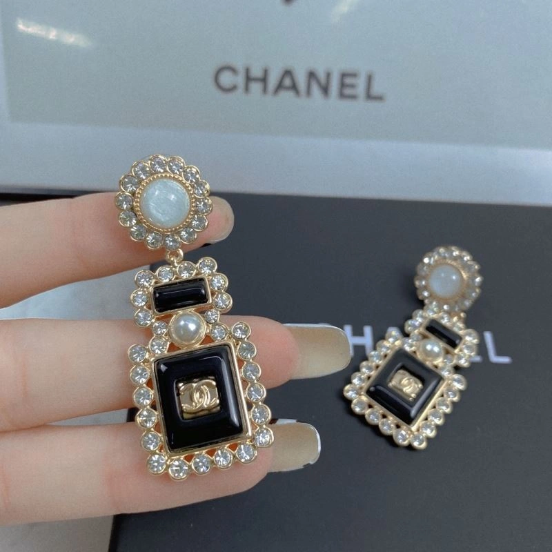 Refined Chanel Earrings 226174