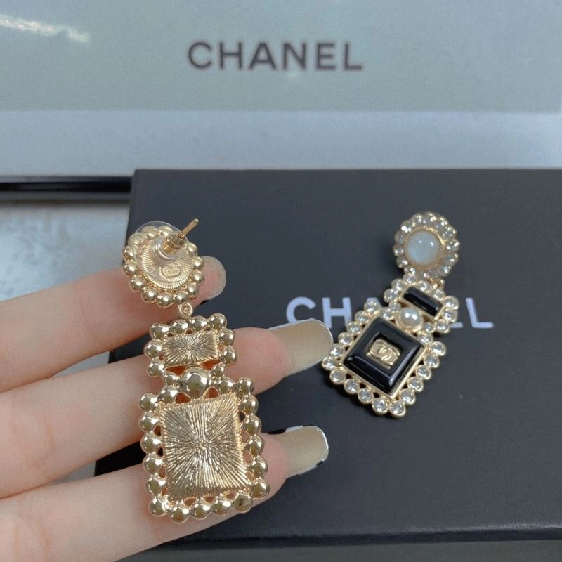 Refined Chanel Earrings 226174