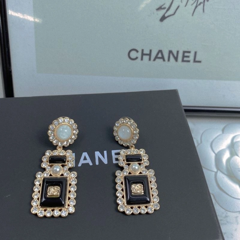 Refined Chanel Earrings 226174