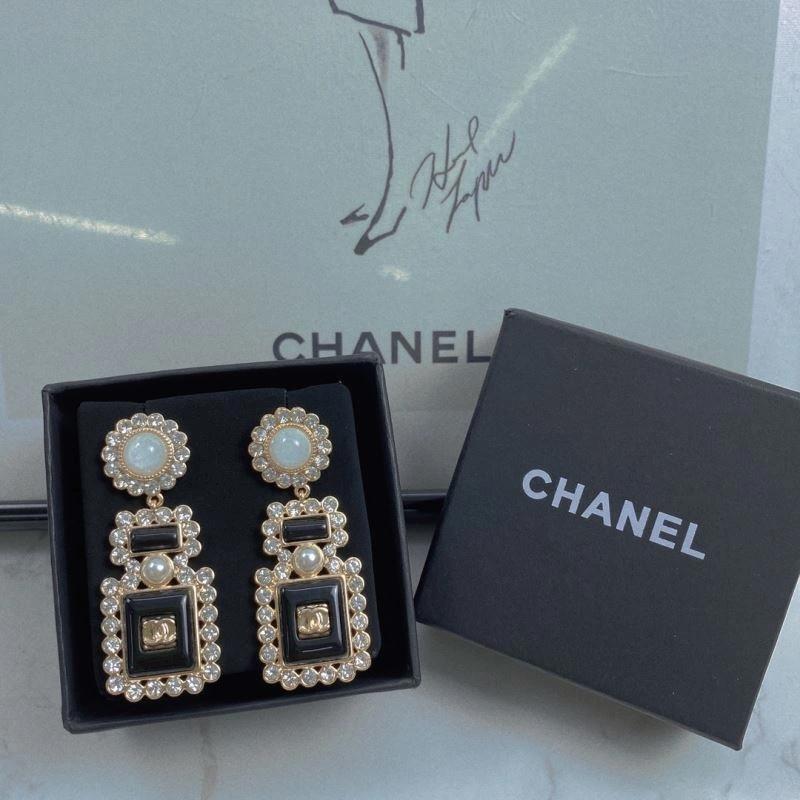 Refined Chanel Earrings 226174