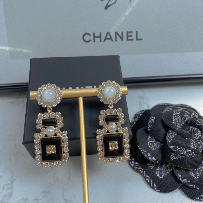 Refined Chanel Earrings 226174