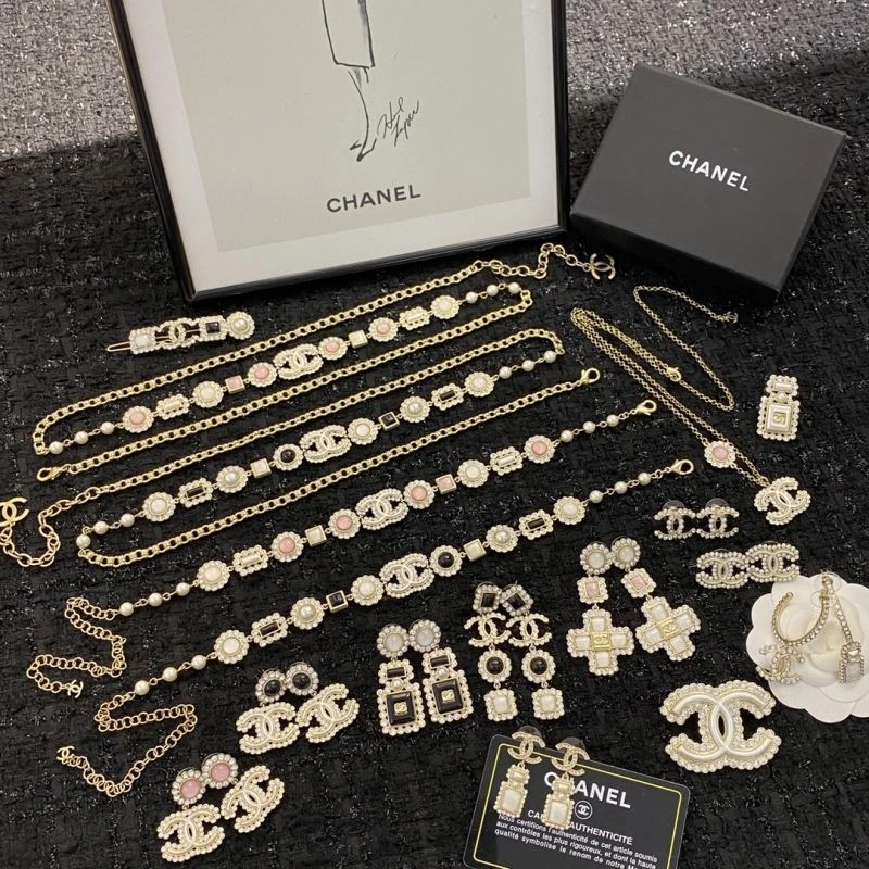 Refined Chanel Earrings 226174