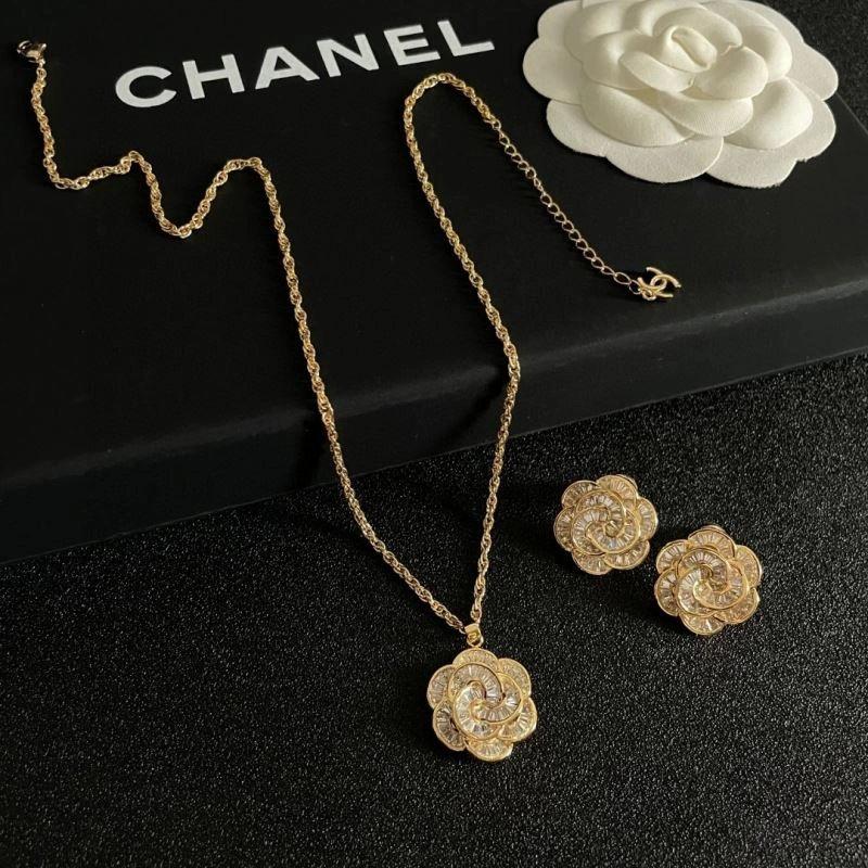 Sleek Chanel Earrings 226161