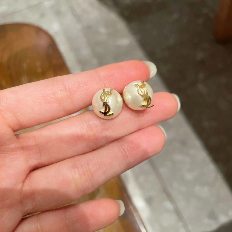 MoistureWicking Chanel Earrings 226206