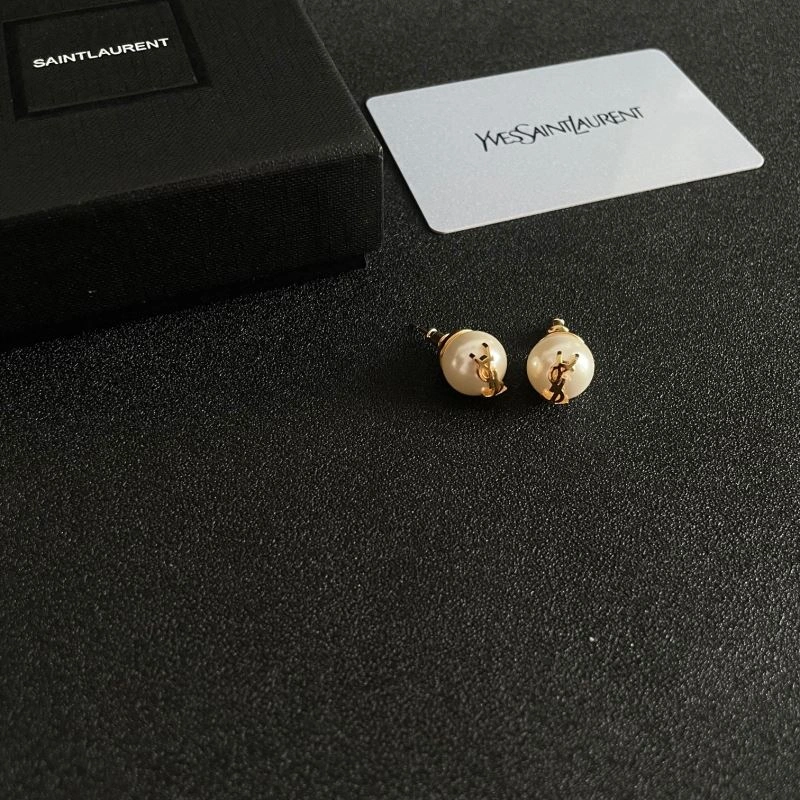 MoistureWicking Chanel Earrings 226206