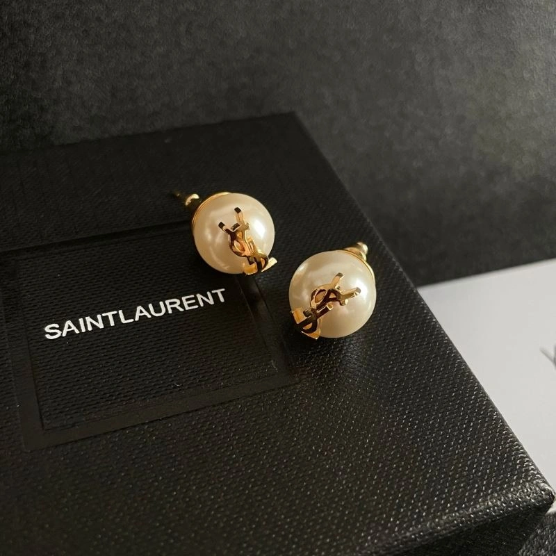 MoistureWicking Chanel Earrings 226206