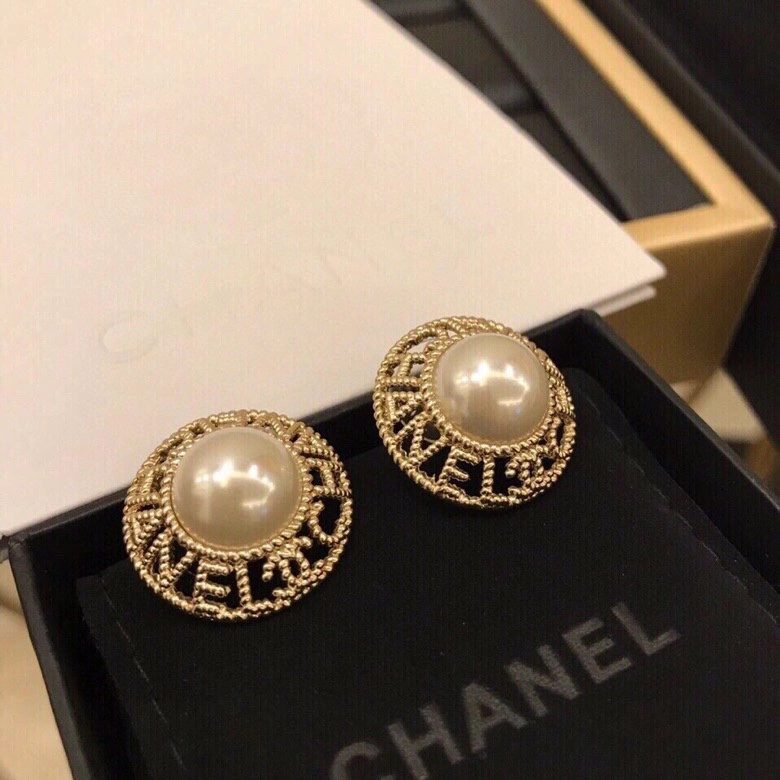 Compact Chanel Earrings 226150