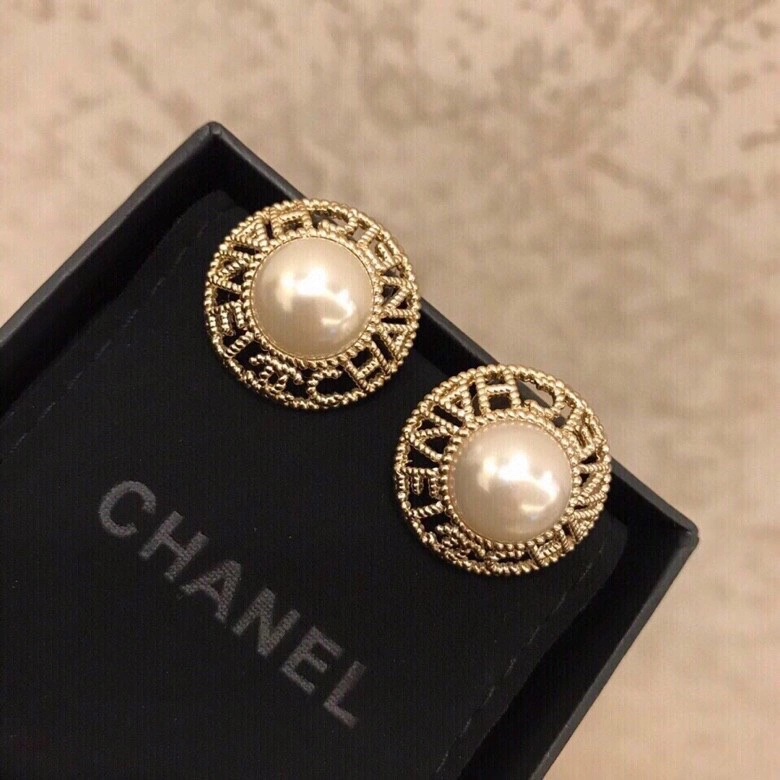 Compact Chanel Earrings 226150